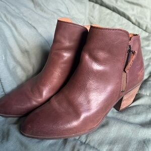 FRYE AND CO. Rich Brown Leather Booties